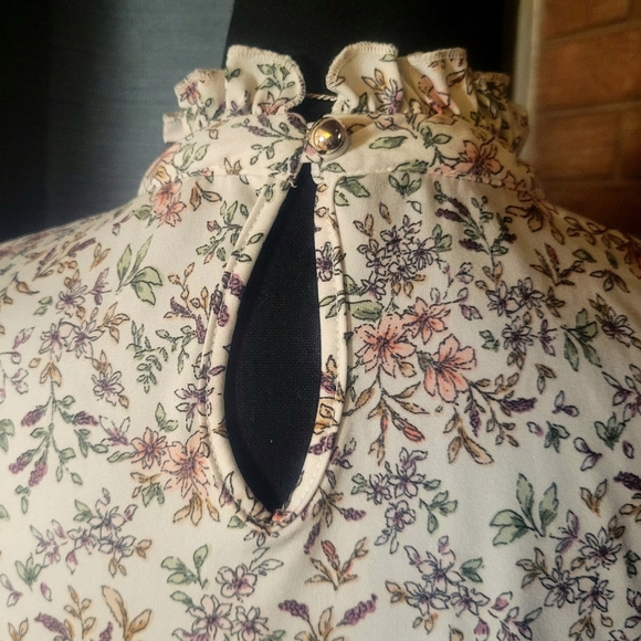 PerSeption Concepts Floral Sleeveless Ruffle Detail Blouse - Size S - Picture 5 of 10